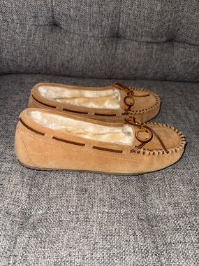 Minnetonka cally leather fur lined moccasin slippers size 8N NWOB